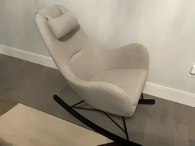 Beautiful modern rocking chair armchair accent  in Chairs & Recliners in Mississauga / Peel Region - Image 2