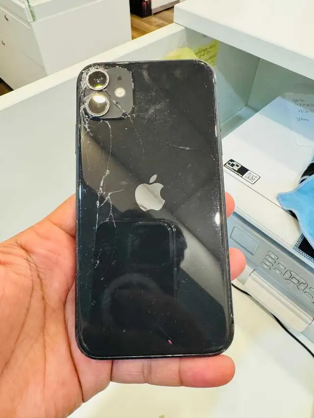 iPhone 11 - Damaged Screen replacement available 64840234483971120