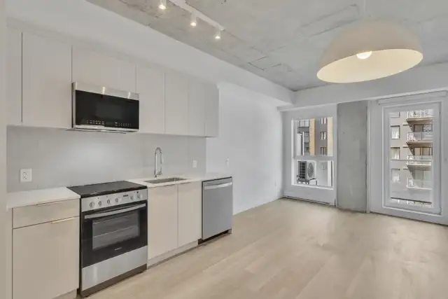 BRAND NEW STUDIO WITH A 2 MONTH FREE PROMO