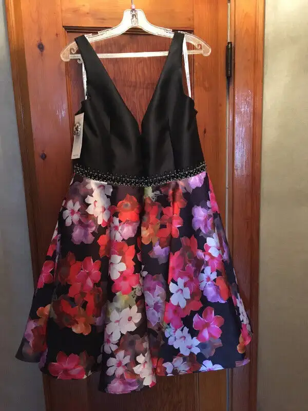 NEW Semi-Formal Prom Dress (size XL) in Women's - Dresses & Skirts in Bridgewater - Image 4