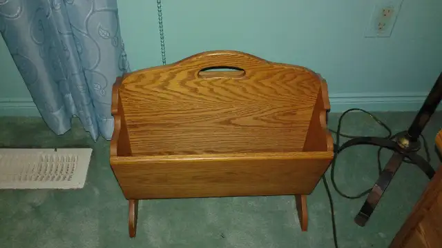SOLID OAK 2-SECTION CHAIR-SIDE STORAGE BIN with carry handle in Bookcases & Shelving Units in Oshawa / Durham Region - Image 2