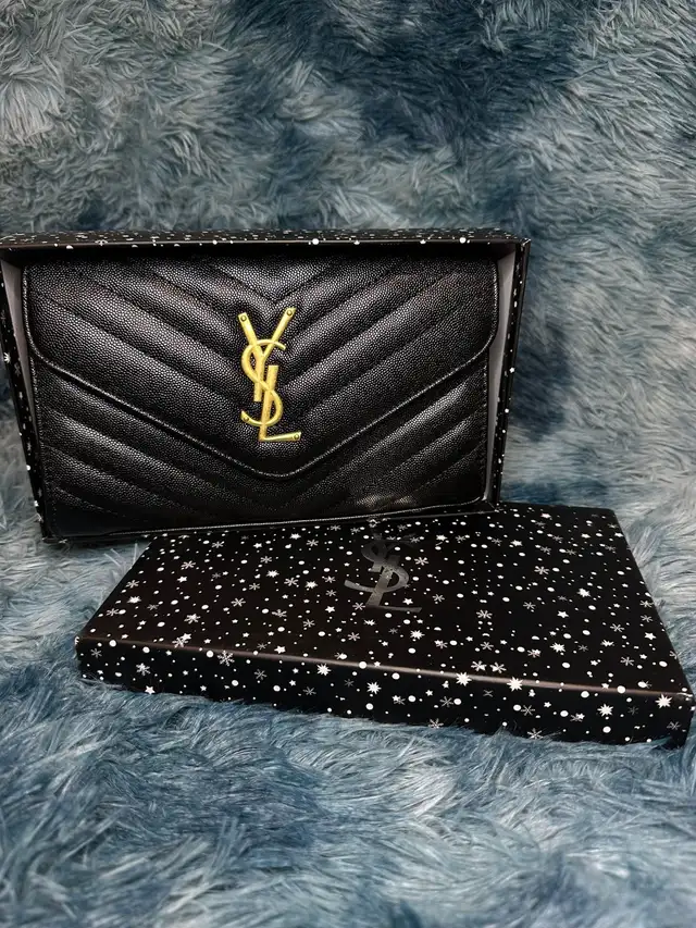 Ysl woman’s bag in Bags & Luggage in City of Toronto - Image 2