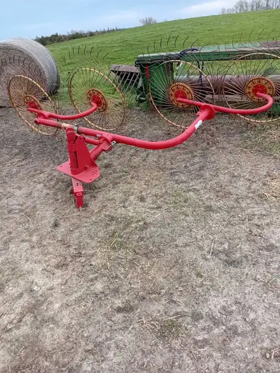 4 wheel hay rake 3 point hitch Adjustable for width of rows Field ready Dundalk/Conn area $500 or be...