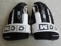 CCM Hockey Gloves Junior Medium