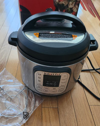 Instant Pot -Multifunctional Pressure Cooker - 6 Qts - with Box