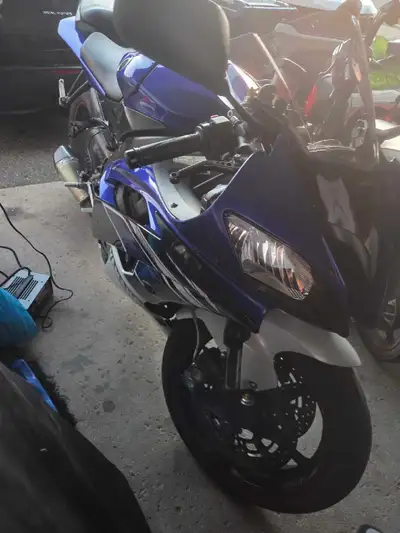 2013 Yamaha R6, only 15k, new tires this year 95%, new chain and sprockets still in box, rare colour...