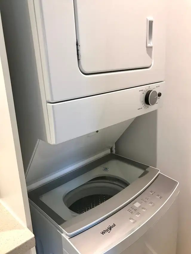 ✨Chambre meublée lumineuse avec bureau privé (5 semaines) in Room Rentals & Roommates in City of Montréal - Image 8