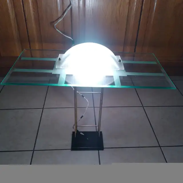 Table lamp in Indoor Lighting & Fans in City of Toronto - Image 3
