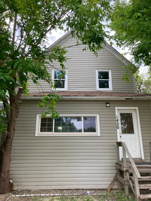 4BR 2B single detached house in WESTON for $1975 plus utilities