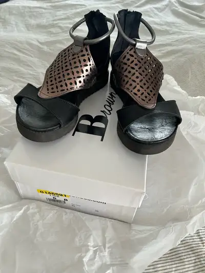 Browns Women’s Wedge Heels Sandals Size 6, View more