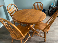 Solid Oak Kitchen/Dining Table w/ 4 Chairs & 2 Leaves