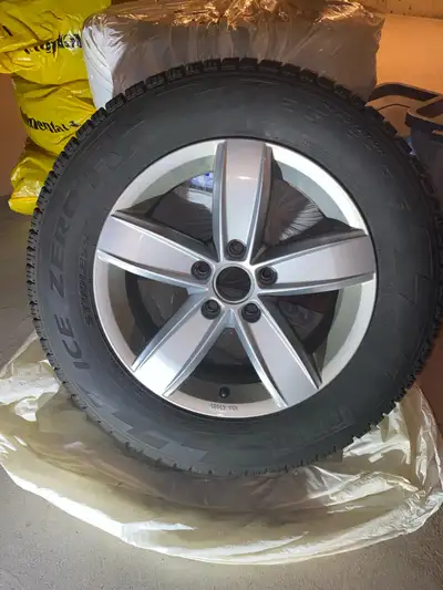 Full set of four great condition Pirelli Ice Zero 215/60 R16 winter tires on alloy rims. Very low mi...