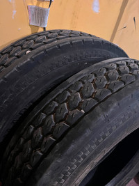 24.5 truck tire (drives)