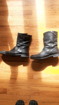 Leather motorcycle boots 