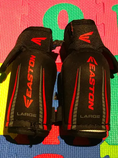 EASTON Junior Hockey Elbow Pad, Size L, GREAT Condition! 1 Owner, View more