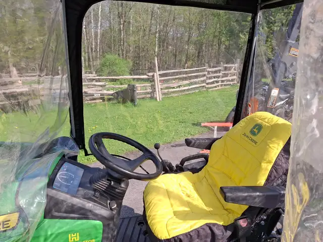 2017 John Deere 1025R 4WD Tractor with Attachments – 387 Hrs in Farming Equipment in Owen Sound - Image 7