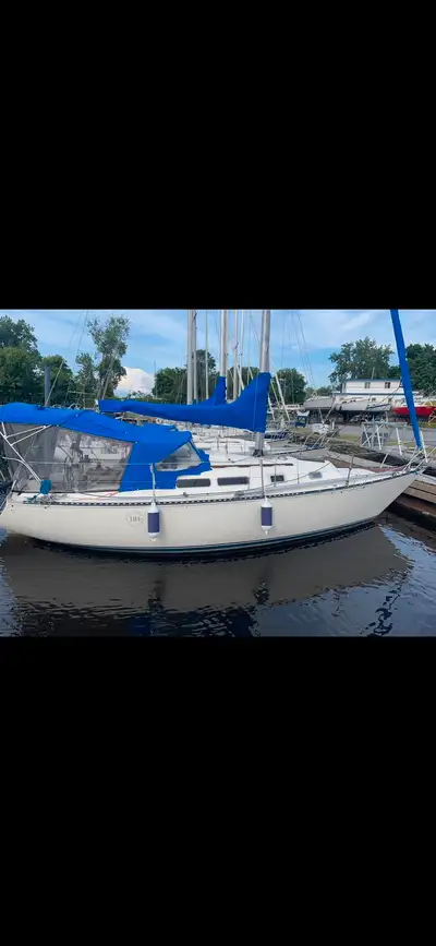 Selling my beautiful Tiki, New 2025 boat Survey done ready to sell located at Brittania Yacht Club....