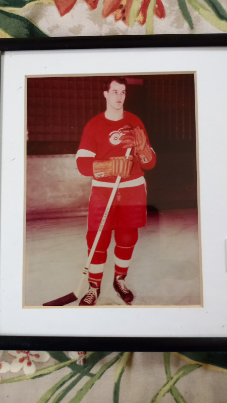 Gordie Howe framed photo autograph Hockey auto Detroit Red Wings in Arts & Collectibles in St. Catharines - Image 3