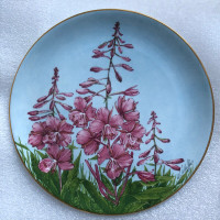 SET OF 8 SUNRISE BONE CHINA COLLECTOR PLATES -PROVINCIAL