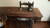 ANTIQUE OLD VINTAGE SEWING MACHINE AND TABLE ORNATE DRAWERS