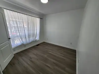 2 Bedroom, 2 Washroom Unit and Balcony (Queen and Bathurst)