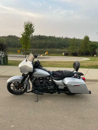 2020 Harley Davidson FLHXS Street Glide Special 114. Excellent shape no time to ride. 22000 Km Text...