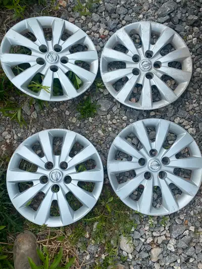 Selling 4 2014 Nissan Sentra hubcaps 16 inch