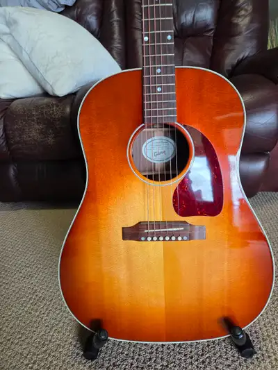 Gibson J-45 Studio – Mint Condition – Hard Case – Amazing Tone!, View more