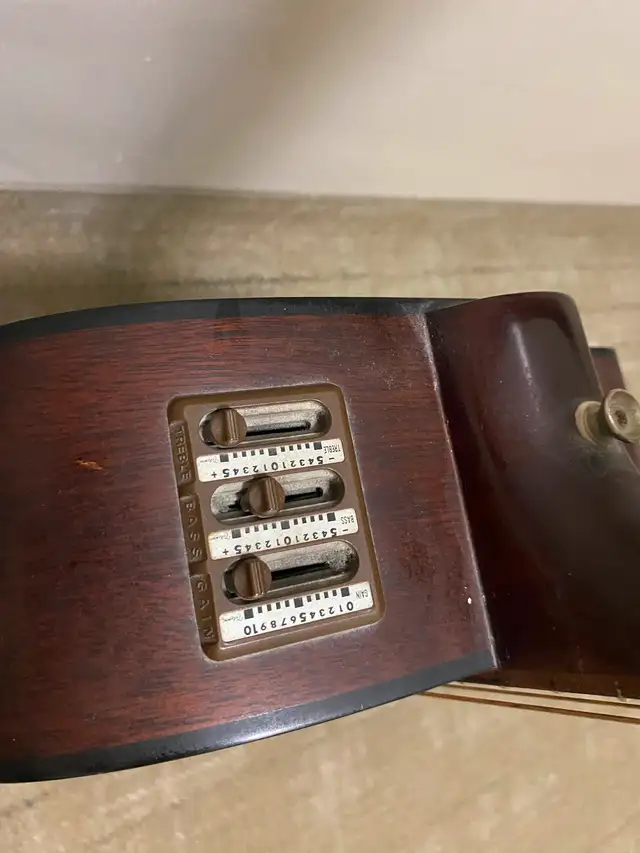 Takamine acoustic/electric guitar with extras in Guitars in City of Toronto - Image 3