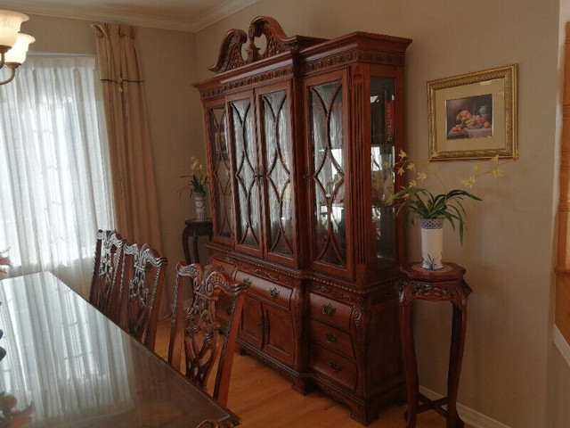Beautiful Buffet and Hutch for Sale in Dining Tables & Sets in St. Catharines