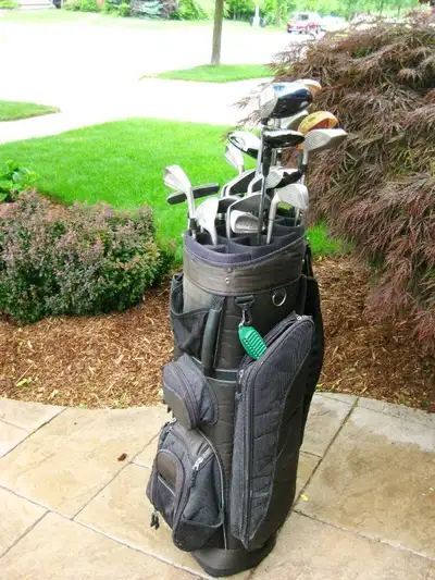 *SOLD**  Set Of RH Adult Spalding Top Flight Golf Clubs & Bag, View more