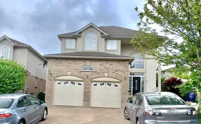 Great condition 1 bdrm apt in West-end, Costco location