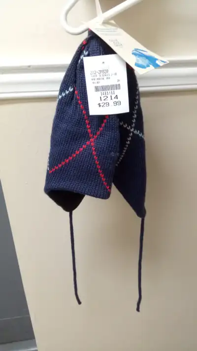 chapeaux Deux par Deux(neuf) pour garçon 7-10 ans. Très bon qualité. Maison non fumeur et sans anima...