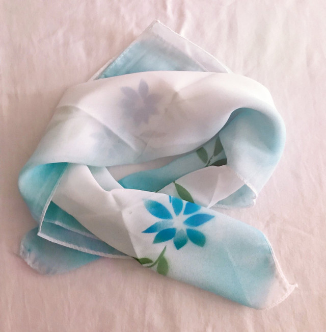 19" Scarf & Fragrance Wrap White Blue Floral Handkerchief in Hobbies & Crafts in City of Toronto - Image 2