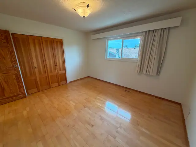 Bright & Quiet 3-Bedroom All-included Top-Floor Suite in Long Term Rentals in Victoria - Image 9
