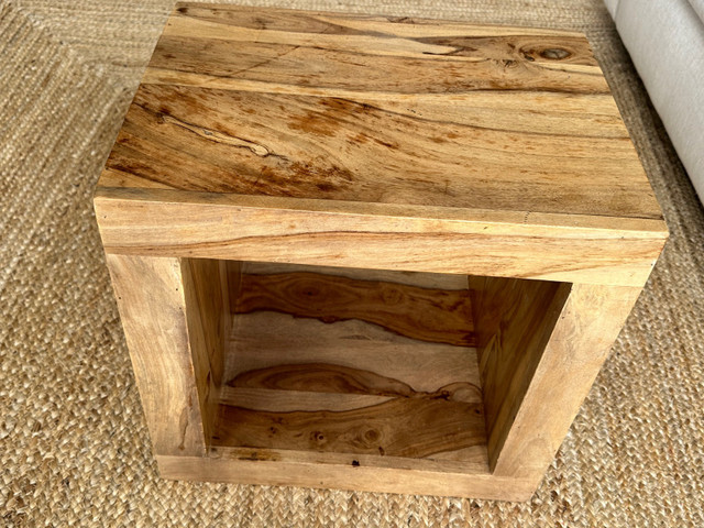 2 Cubes/Tables d’appoint en bois exotique  dans Tables basses  à Ville de Montréal - Image 4
