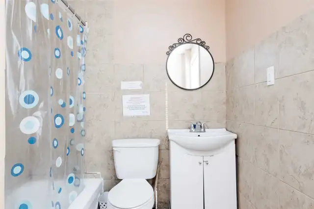 Private Room for Rent in Room Rentals & Roommates in City of Toronto - Image 4