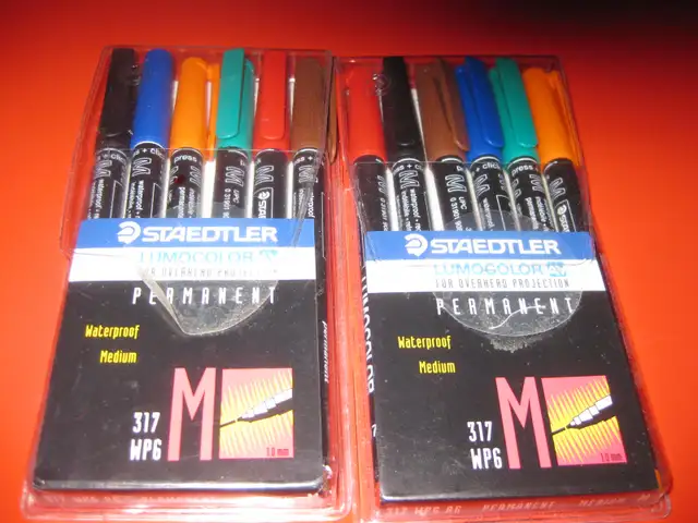 LUMBER CRAYONS - CRAYONS POUR LE BOIS JAUNE in Arts & Collectibles in Laval / North Shore - Image 9