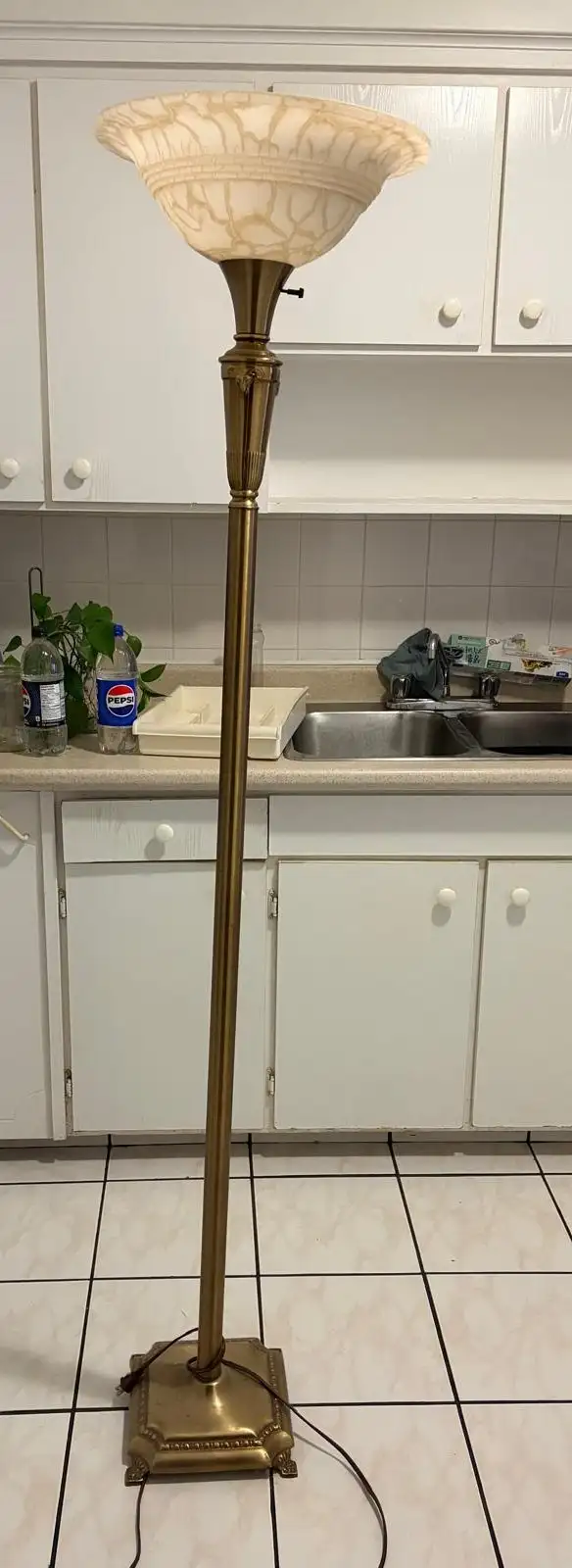 VINTAGE ART DECO BRASS & GLASS SHADE TALL TORCHIERE FLOOR LAMP in Home Décor & Accents in City of Montréal - Image 2