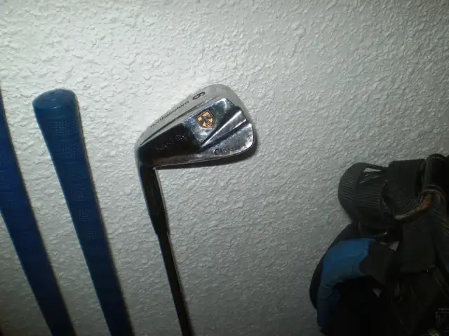 NORTHWESTERN  ( L/H  MEN's  ) GOLF CLUBS and BAG $80. in Golf in Thunder Bay - Image 5