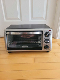 Like NEW Toaster Oven. Black & Decker. Size 16 inches. 