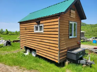 Location chalet d'hivers (livraison incluse) 1200/ par mois Pour personne/un couple autonome et résp...