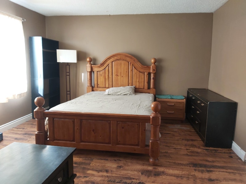 XL FURNISHED ROOM AVAILABLE FOR RENT JUL1 275/W,750/MDOWNTOWN Room