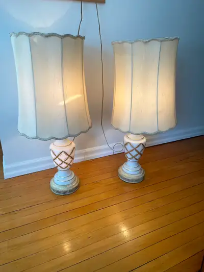 Paire de Lampes de Table en Verre Vintage Glass Table Lamps Pair, View more