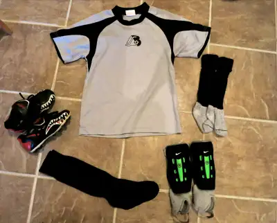Kit chandail, bas, jambières et souliers SOCCER gr. 13 ou gr. 1, View more