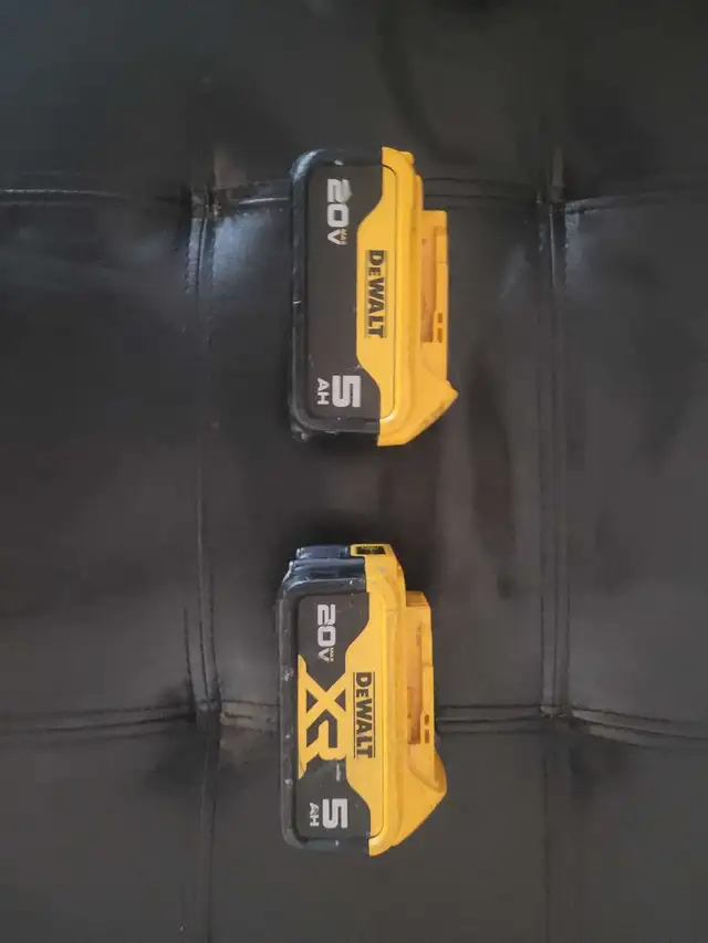 Dewalt Impact Driver & Battery in Power Tools in Hamilton - Image 2