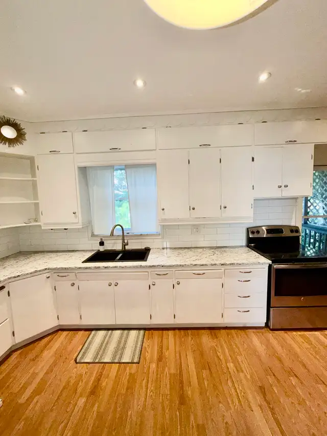 Large 1 bedroom plus den/office in duplex in Long Term Rentals in Hamilton - Image 3