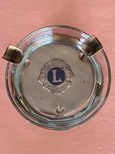 Very nice Lions International glass advertising ashtray. Measures approx. 4.25” in diameter. In exce...
