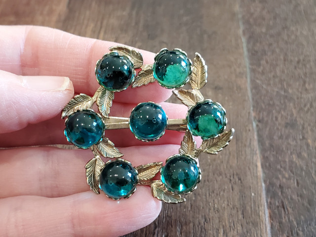Gorgeous Vintage Aqua Teal Green Glass Bead Brooch in Jewellery & Watches in Edmonton - Image 3