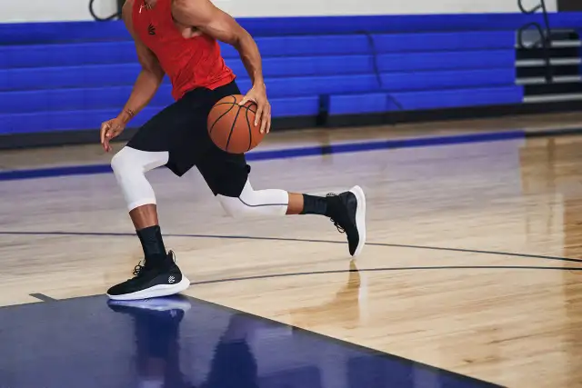 Under Armour Curry 8 Flow Men's size 17 basketball shoes in Men's Shoes in Oshawa / Durham Region - Image 8
